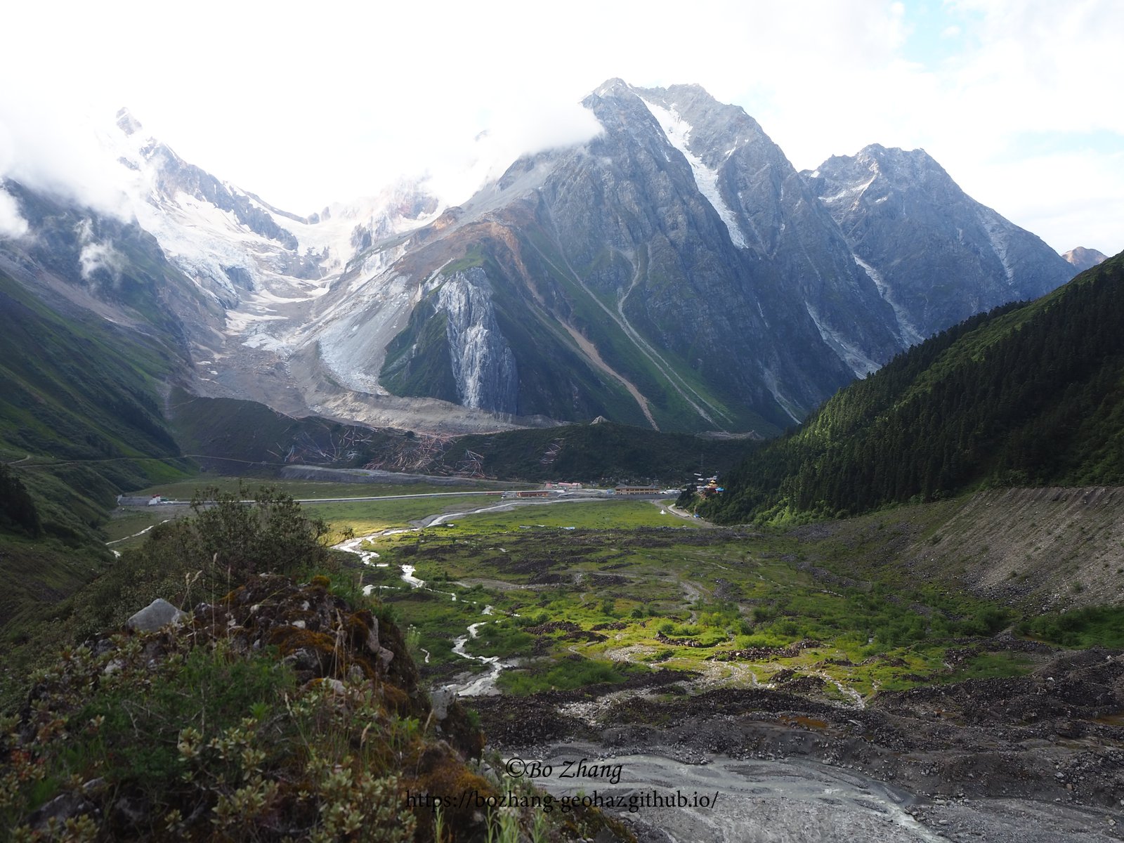Galonggou glacier and valley setting